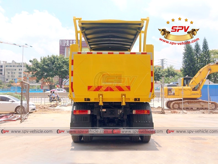 Dump Truck IVECO with Lid - B